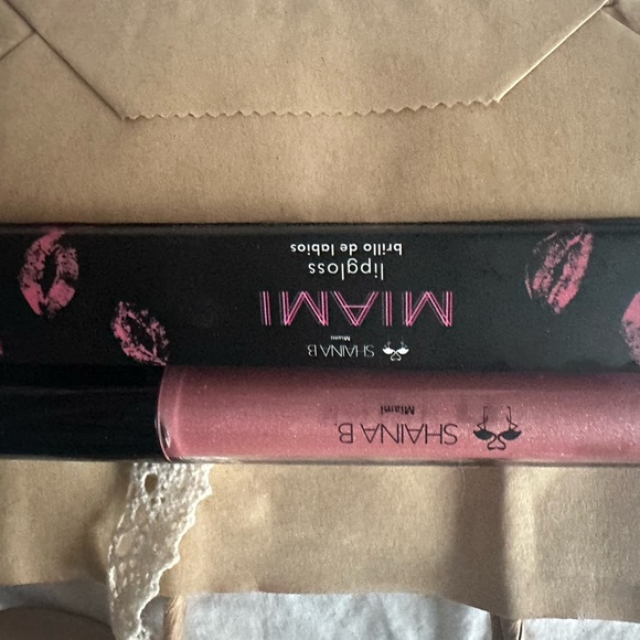 NEW - Besitos Lipgloss - Picture 2 of 5